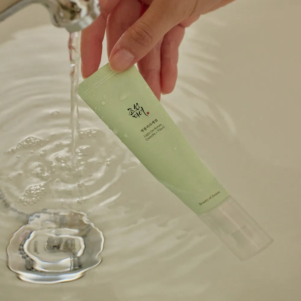 Light On Serum: Centella + Vita C (30ml)
