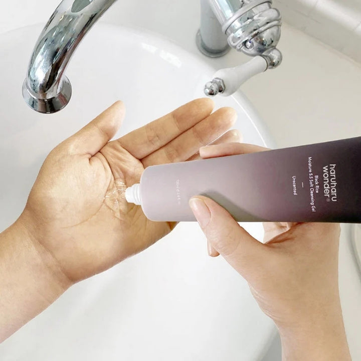 Black Rice Moisture 5.5 Soft Cleansing Gel (100ml)